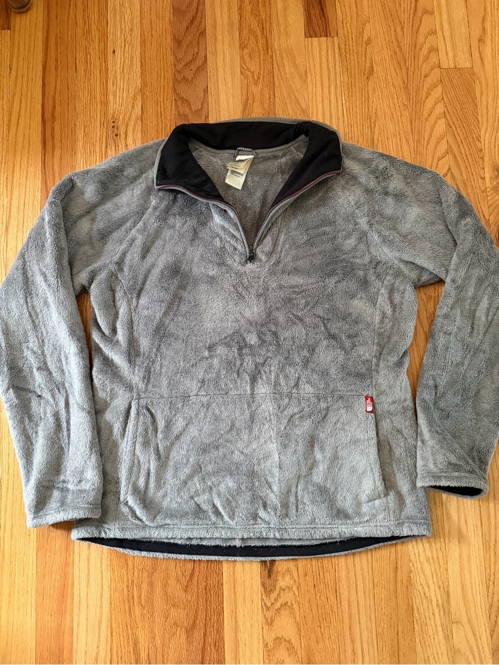The North Face Mossbud Acadia Gray Fleece 1/4 Zip Sweatshirt